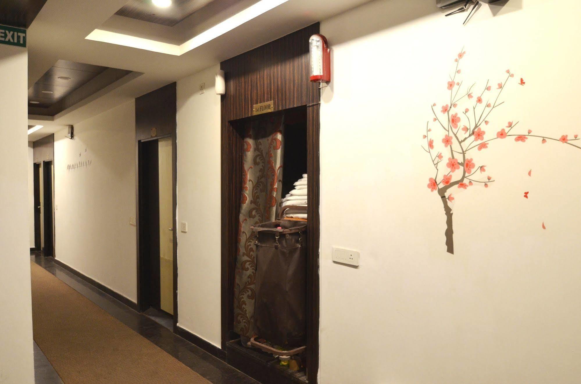 Hotel Metro View Delhi  Buitenkant foto